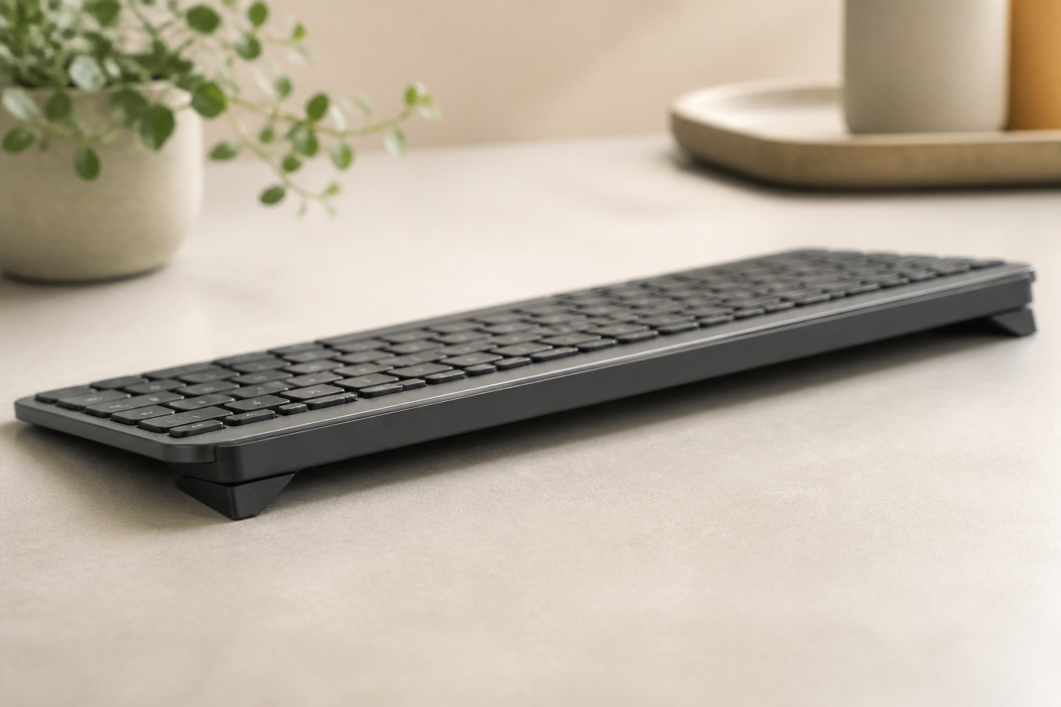 Logitech MX Keys Tastaturben og udskiftningsfødder - Komplet guide:Logitech MX Keys med lav profil MX Keys- stil tastatur på KeyRiser tilbehør -KeyRiser
